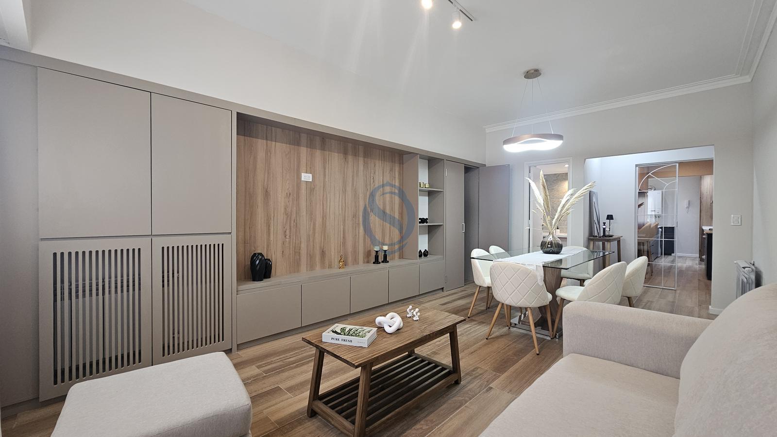 Venta - Departamento tres ambientes reciclado con balcón y vestidor - Av Colon 1509