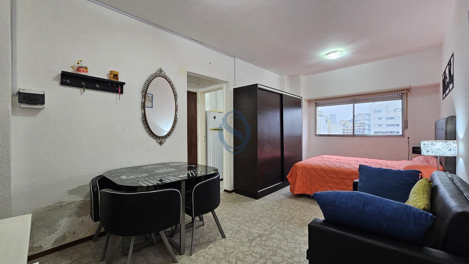 Venta - Departamento monoambiente a la calle - Zona Güemes