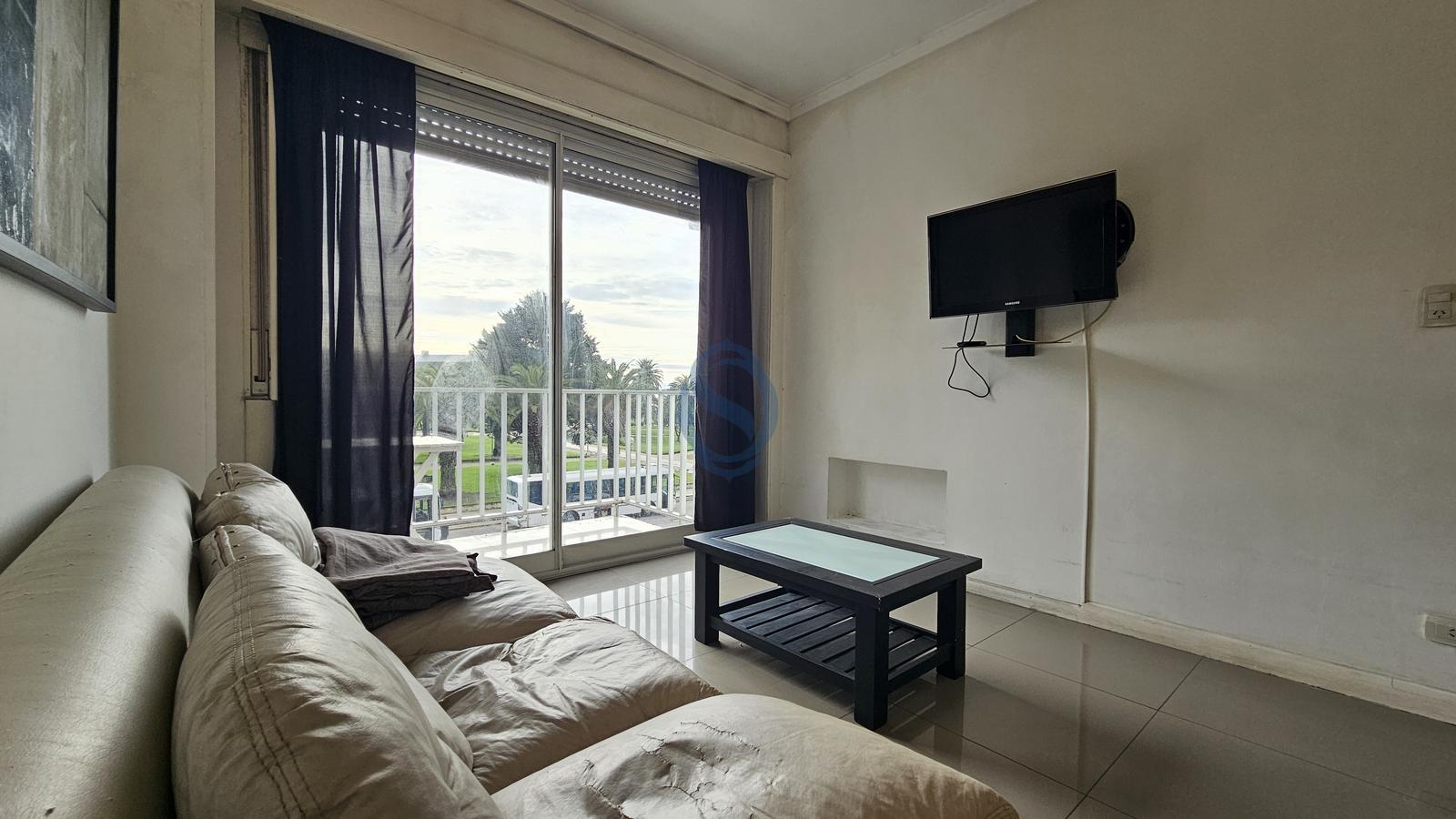 Alquiler 24 meses - Departamento dos ambientes c/dep  frente a Plaza Colon